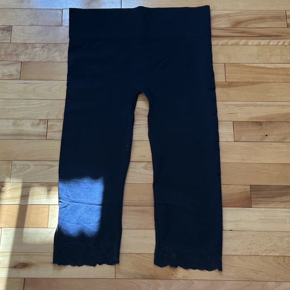 Suzy Shier Navy Leggings